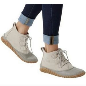 BRAND NEW.  Sorel out N water proof  boots.